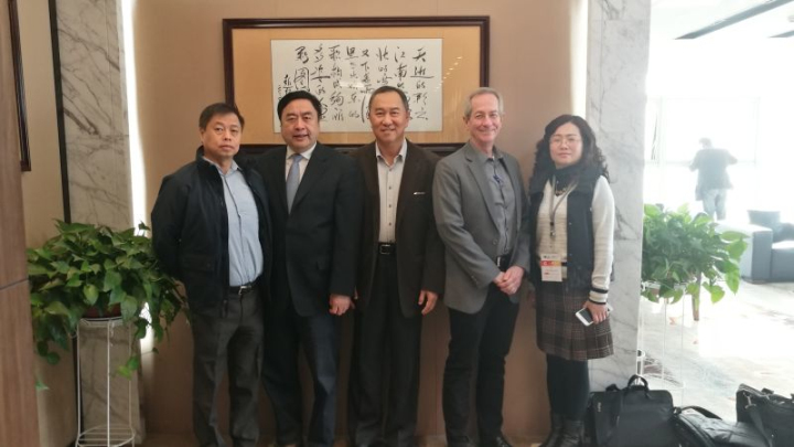 11-趙振元、副院長姚虹與洪啟財(cái)副總裁一行親切合影.jpg