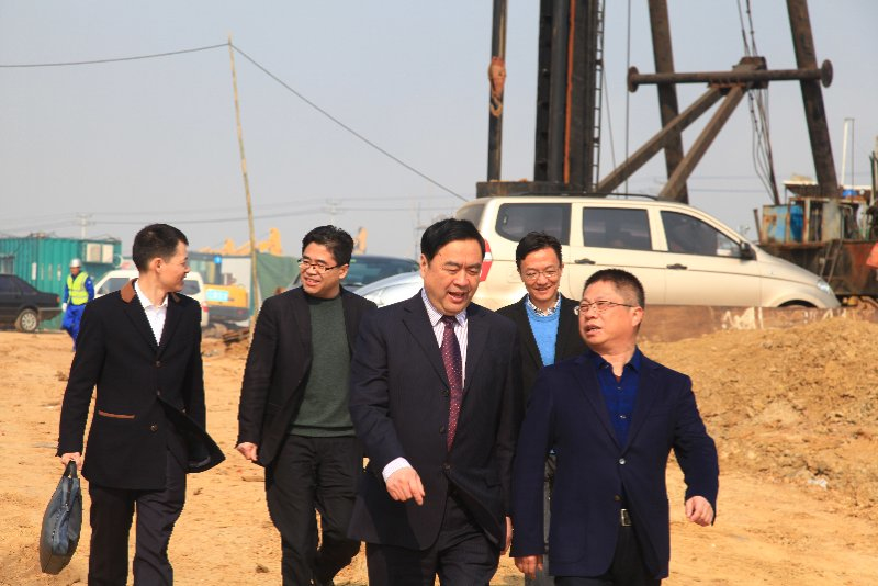 9-趙振元在宗春成、王毅勃、季超、張凱軍等同志的陪同下前往十一科技長(zhǎng)鑫項(xiàng)目部視察.jpg